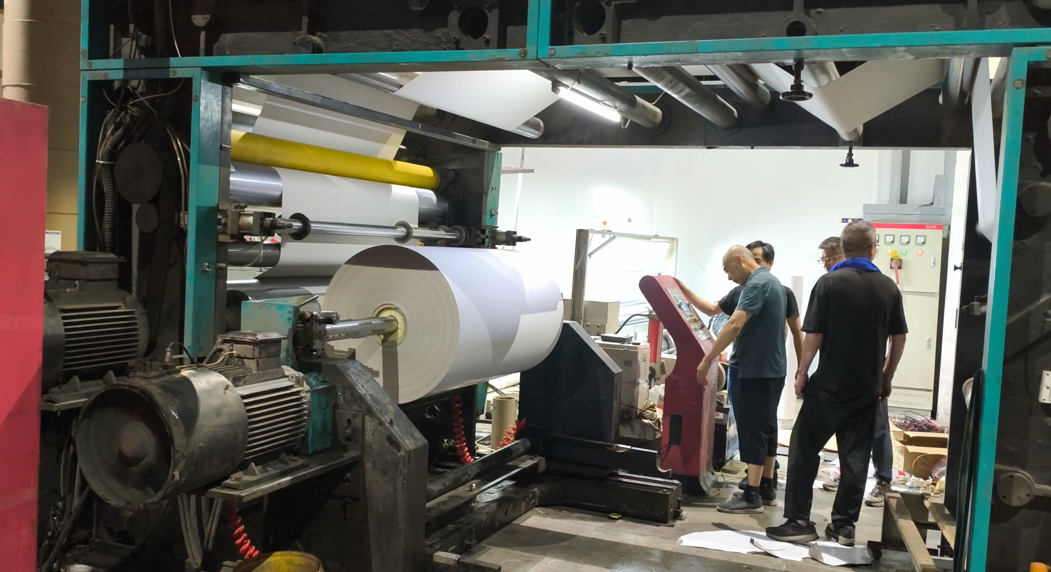 十二年“硬核”表現(xiàn)：穩(wěn)得住，扛得住！藍(lán)海華騰變頻器助力印刷廠穩(wěn)產(chǎn)增效！